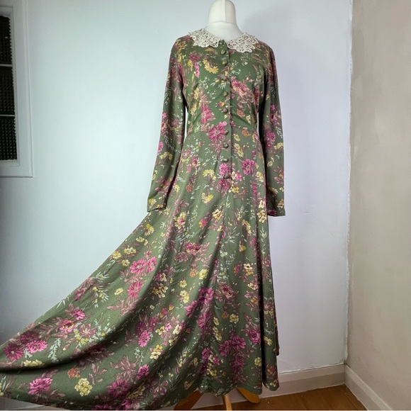 Laura Ashley Dresses & Skirts - Laura Ashley Vintage Green Floral Long Sleeve Lace Collar Maxi Dress UK 10-12